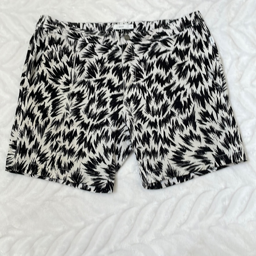 NWOT Luxury brand Mens Onia black/white swimsuit. Size 36.